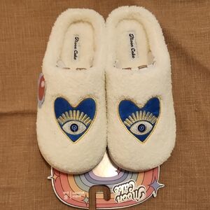 Moon Cake White And Blue Slippers Heart Sz 5-6 NWT